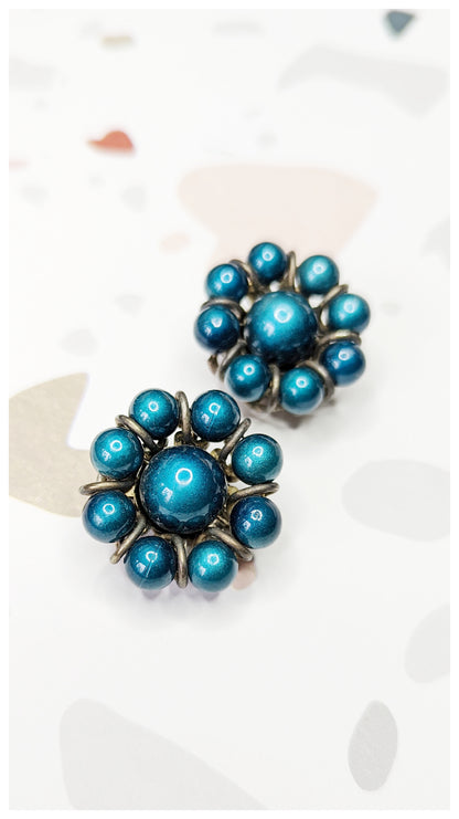 Boucles clips fleur bleu métalisé 60s