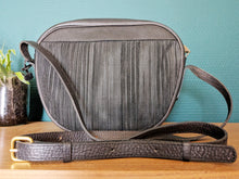 Charger l&#39;image dans la galerie, Sac noir DELVAUX 90&#39;s
