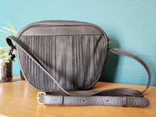 Charger l&#39;image dans la galerie, Sac noir DELVAUX 90&#39;s
