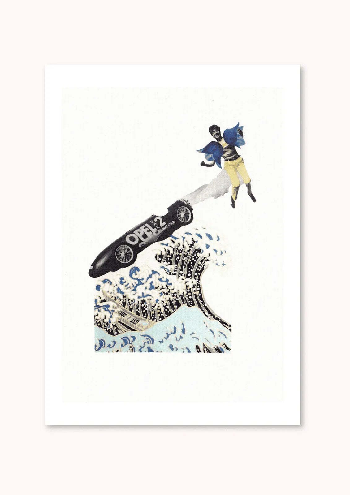 Carte collage surréaliste Cosmic dancer – homme ailé propulsé par une voiture fusée au-dessus d’une vague japonaise, reproduction Pistacchio.illu
