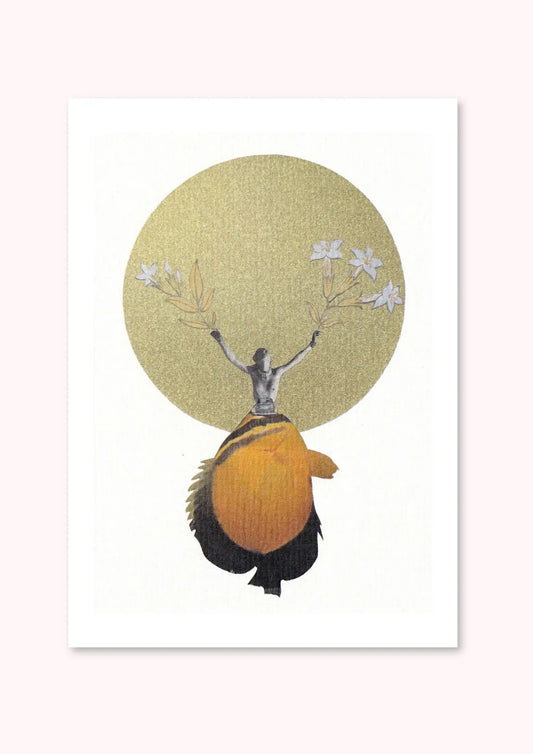 Carte collage Pistachio.illu “One More Time” femme en équilibre sur un poisson avec fleurs blanches et cercle doré en arrière-plan
