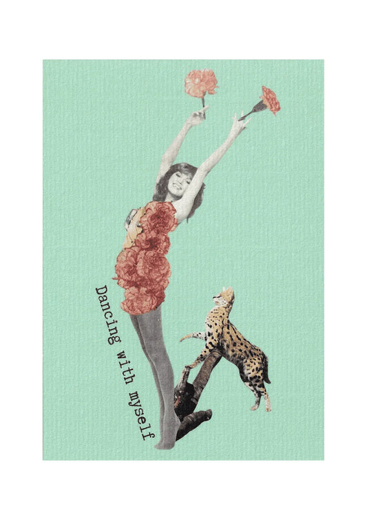 Carte postale rétro « Dancing with myself » fond vert avec femme vintage fleurie et scène surréaliste, décoration murale inspirante.