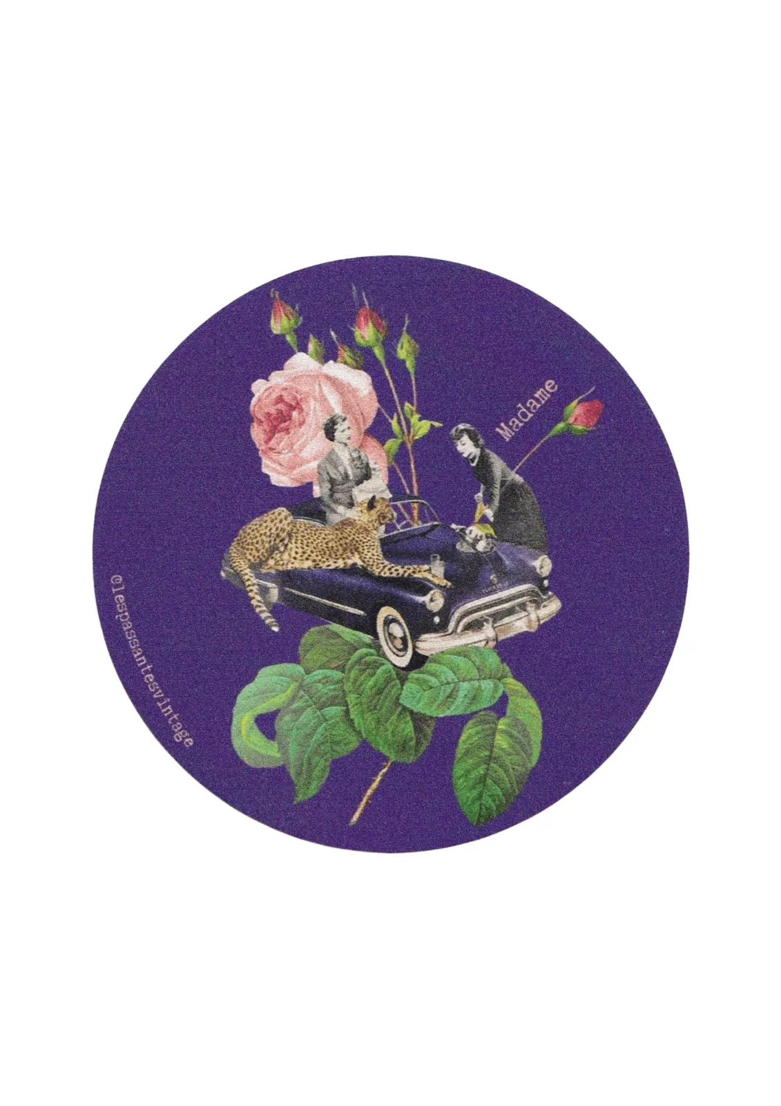 Madame

Autocollant rond collage voiture violette avec deux femmes, guépard et grande rose sur fond violet