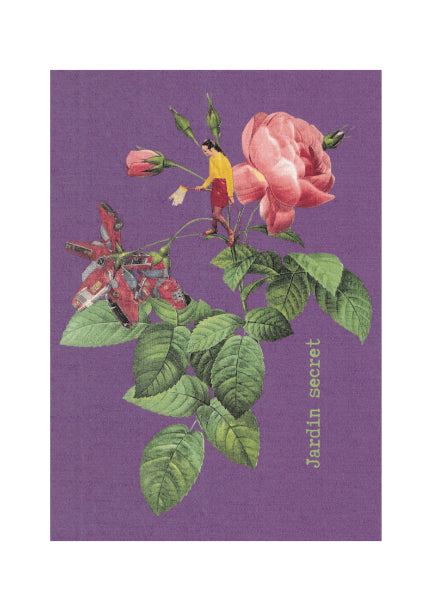 Collage artistique vintage d’une rose rose sur fond violet avec personnage miniature et feuilles vertes, intitulé Jardin secret
