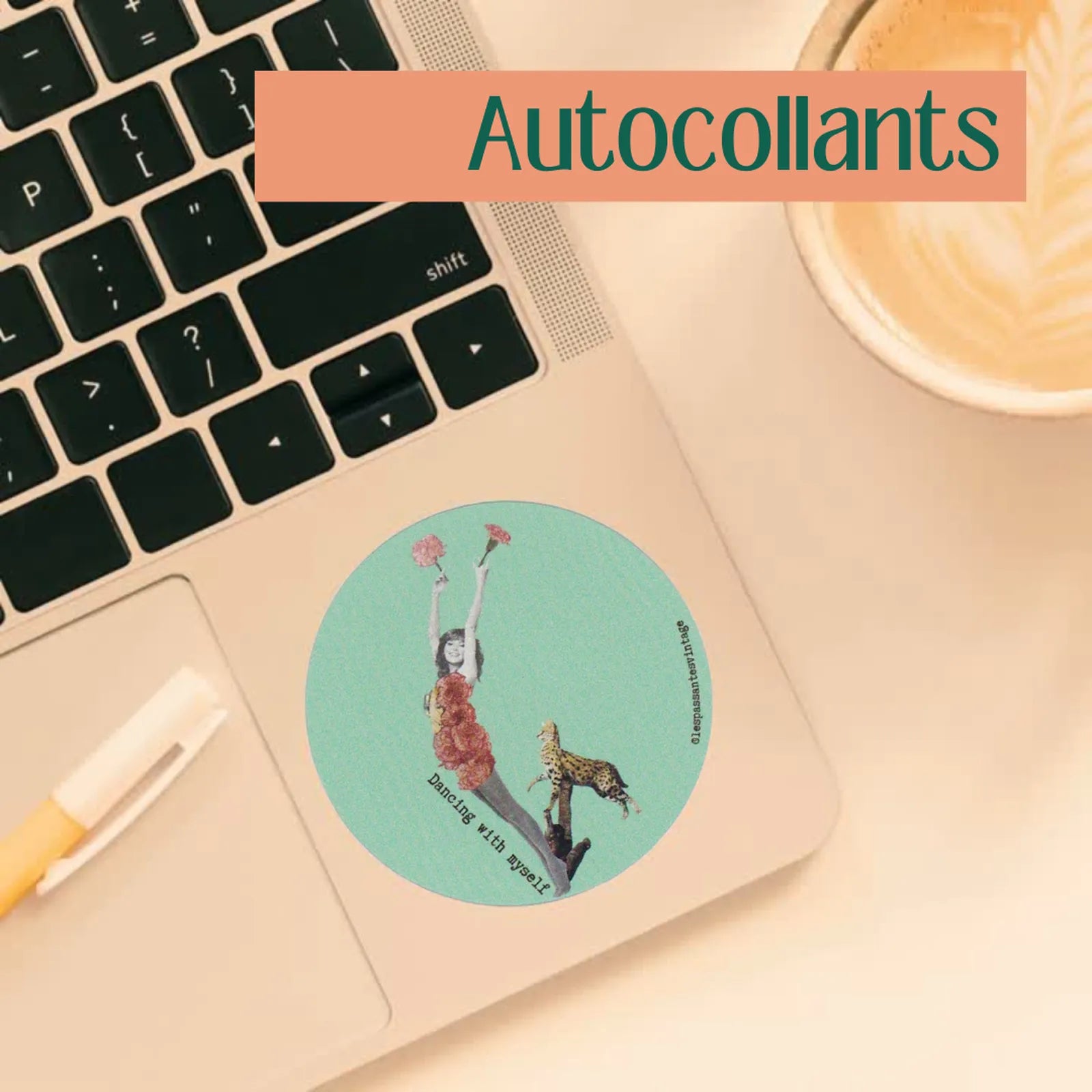 Autocollant rond collage vintage femme dansante et guépard sur fond turquoise
