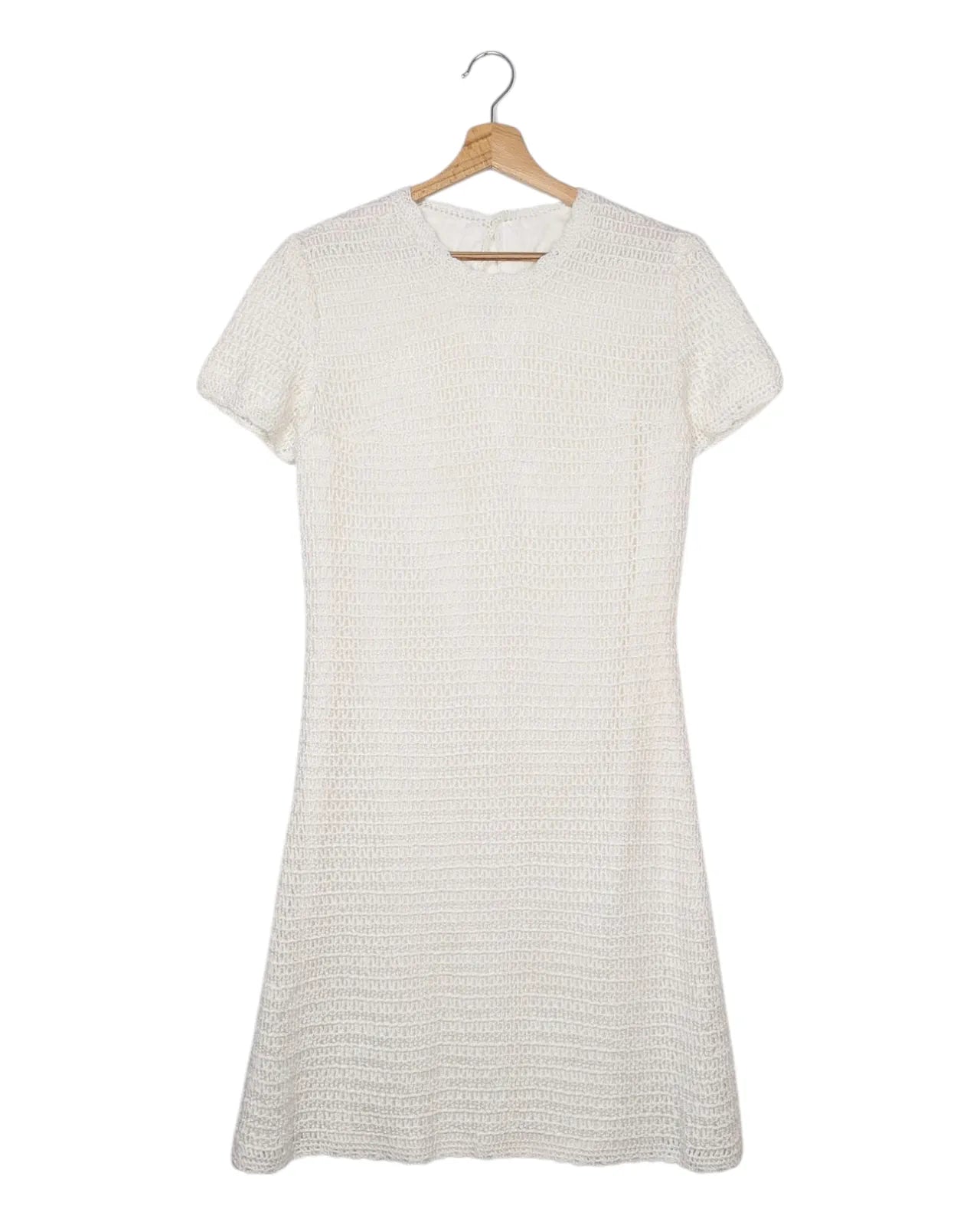 Robe de mariée vintage années 60 blanche en crochet coupe droite manches courtes