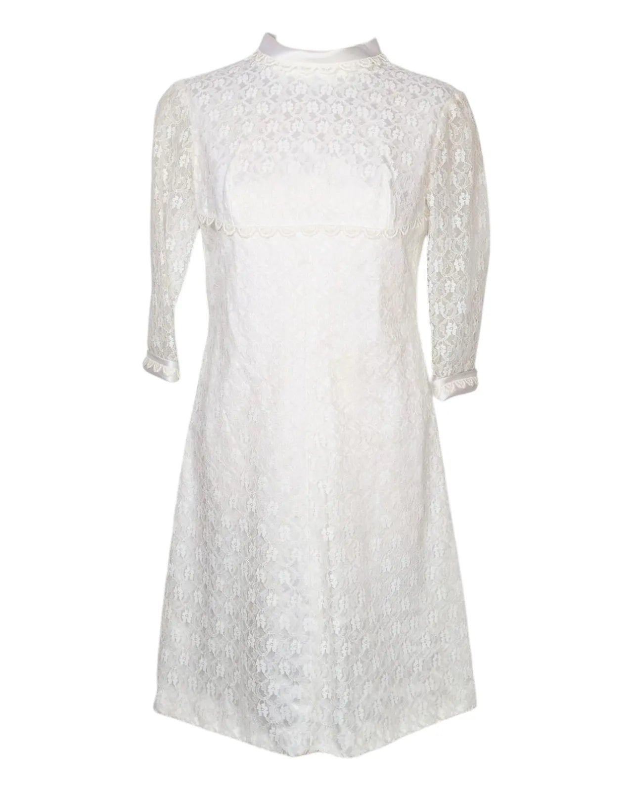 Robe de mariée vintage années 60 en dentelle blanche avec manches 3/4 et coupe trapèze