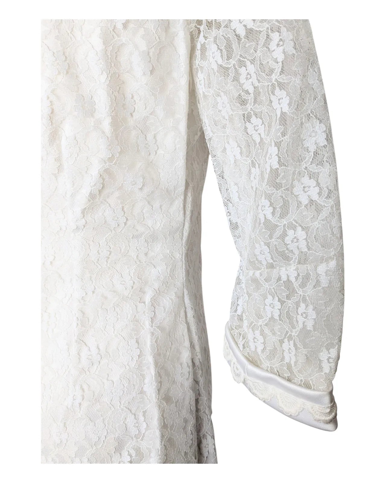 Robe de mariée vintage années 60 en dentelle blanche avec manches 3/4 et coupe trapèze