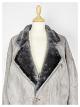 Carica l&#39;immagine nel visualizzatore di Gallery, Manteau en cuir fourré 80&#39;s
