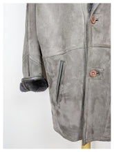 Carica l&#39;immagine nel visualizzatore di Gallery, Manteau en cuir fourré 80&#39;s
