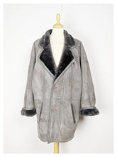 Carica l&#39;immagine nel visualizzatore di Gallery, Manteau en cuir fourré 80&#39;s
