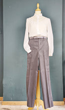 Cargar imagen en el visor de la galería, Pantalon en velours taille haute 70s

