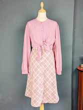 Afbeelding in Gallery-weergave laden, Chemise rose à broderies 90&#39;s

