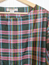 Afbeelding in Gallery-weergave laden, Blouse tartan écossais en soie 90s
